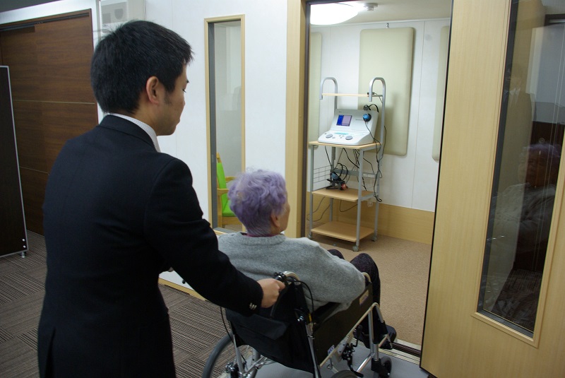 測定室も車いすのままで入ることができます